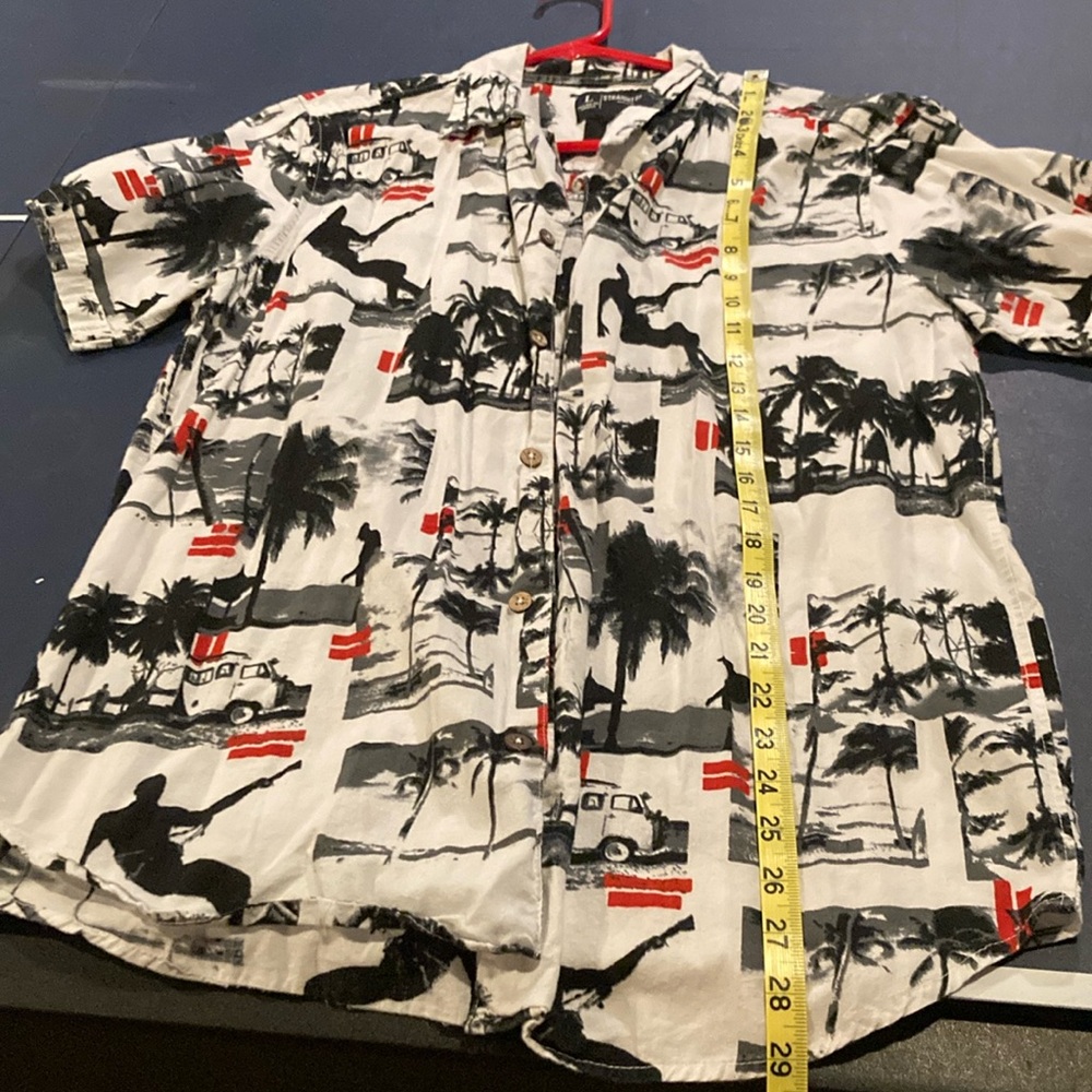 Red black, gray and white surf shirt, short sleeves, button-down with collar. L